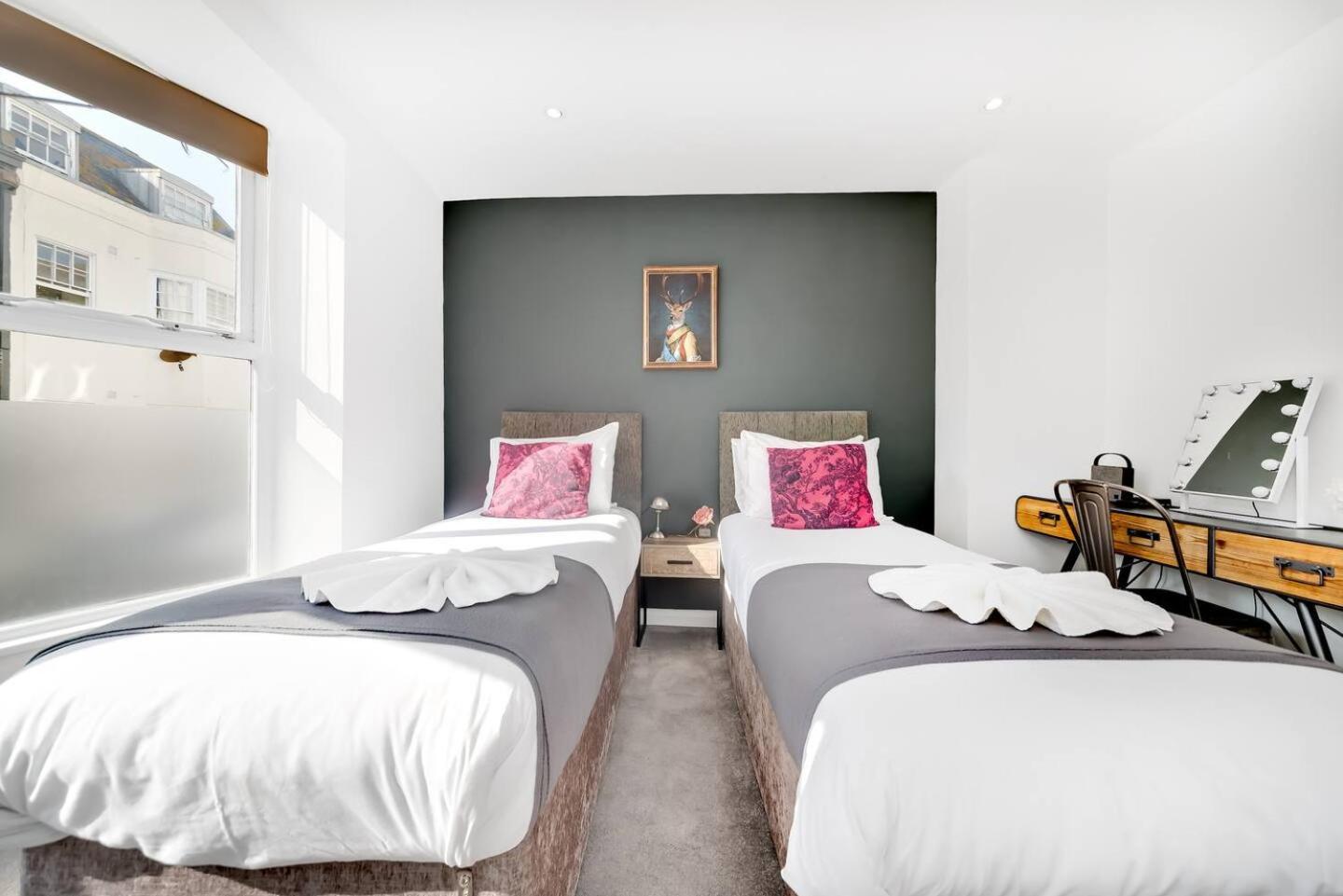 'the One' - Seafront & Pier Minutes Away! Holiday home Brighton