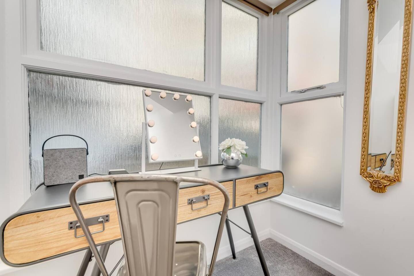 Holiday home 'the One' - Seafront & Pier Minutes Away! Brighton
