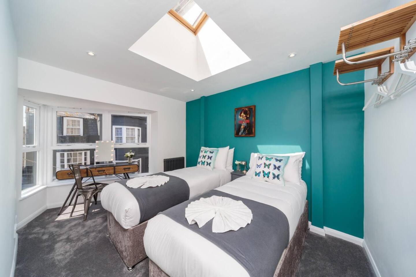 'the One' - Seafront & Pier Minutes Away! Holiday home