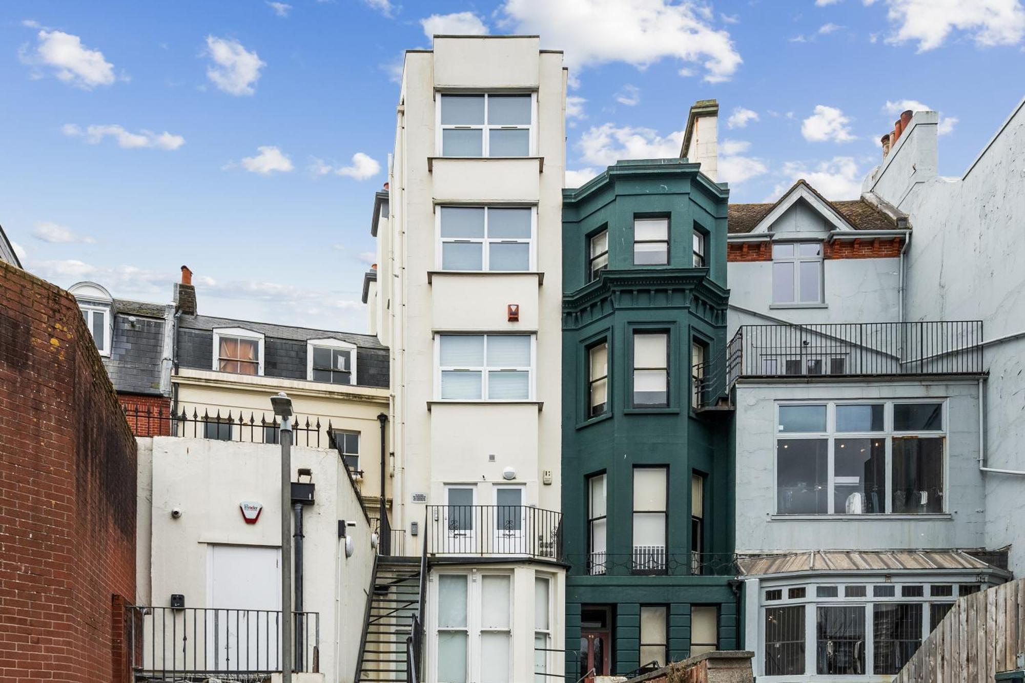 'bright Gem By The Sea' Premium 2 Bedroom Flat Apartment *