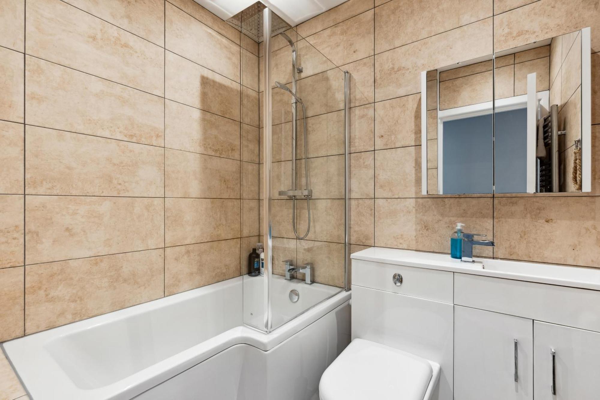 'bright Gem By The Sea' Premium 2 Bedroom Flat Apartment *