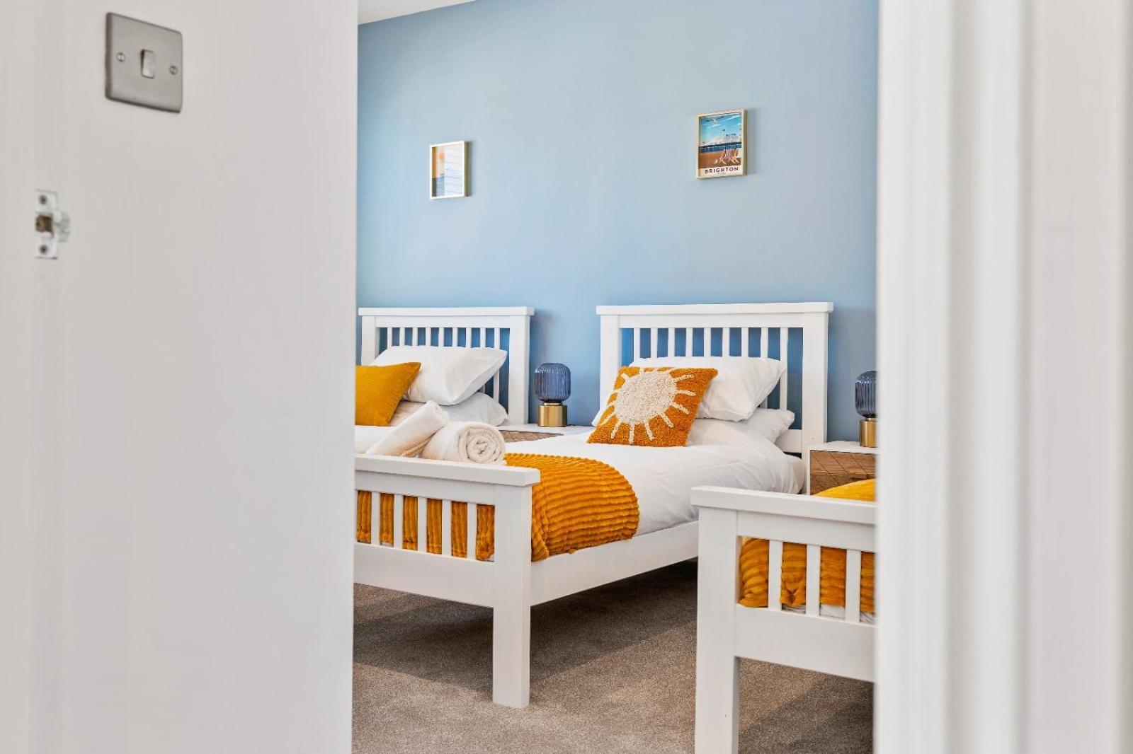 Spectacular 3-bed With Sea View, Terrace & Balcony At Apartment *