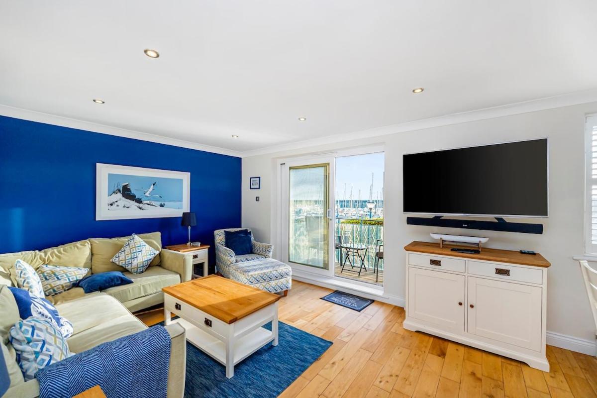 Spectacular 3-bed With Sea View, Terrace & Balcony At Apartment *
