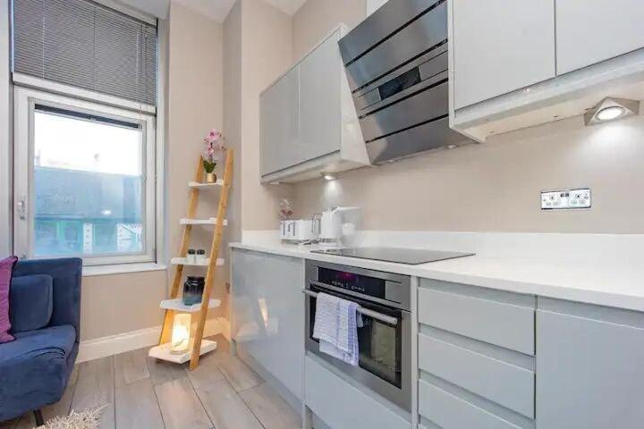 Hazelnut Seafront Two Bedroom Bn1gre10 Apartment