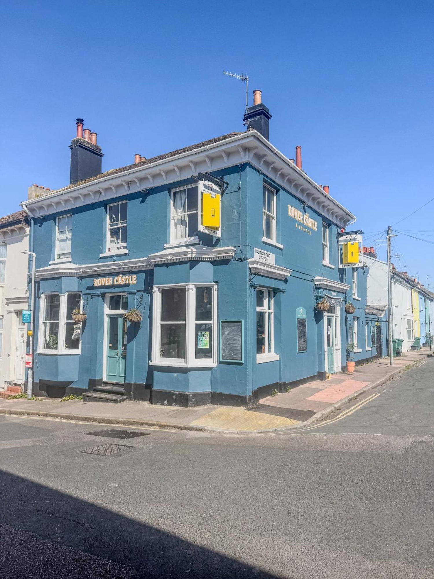 Holiday home Bright And Spacious 2br Maisonette Sleeps 8, Game Room, 5 Mins To And Centre *