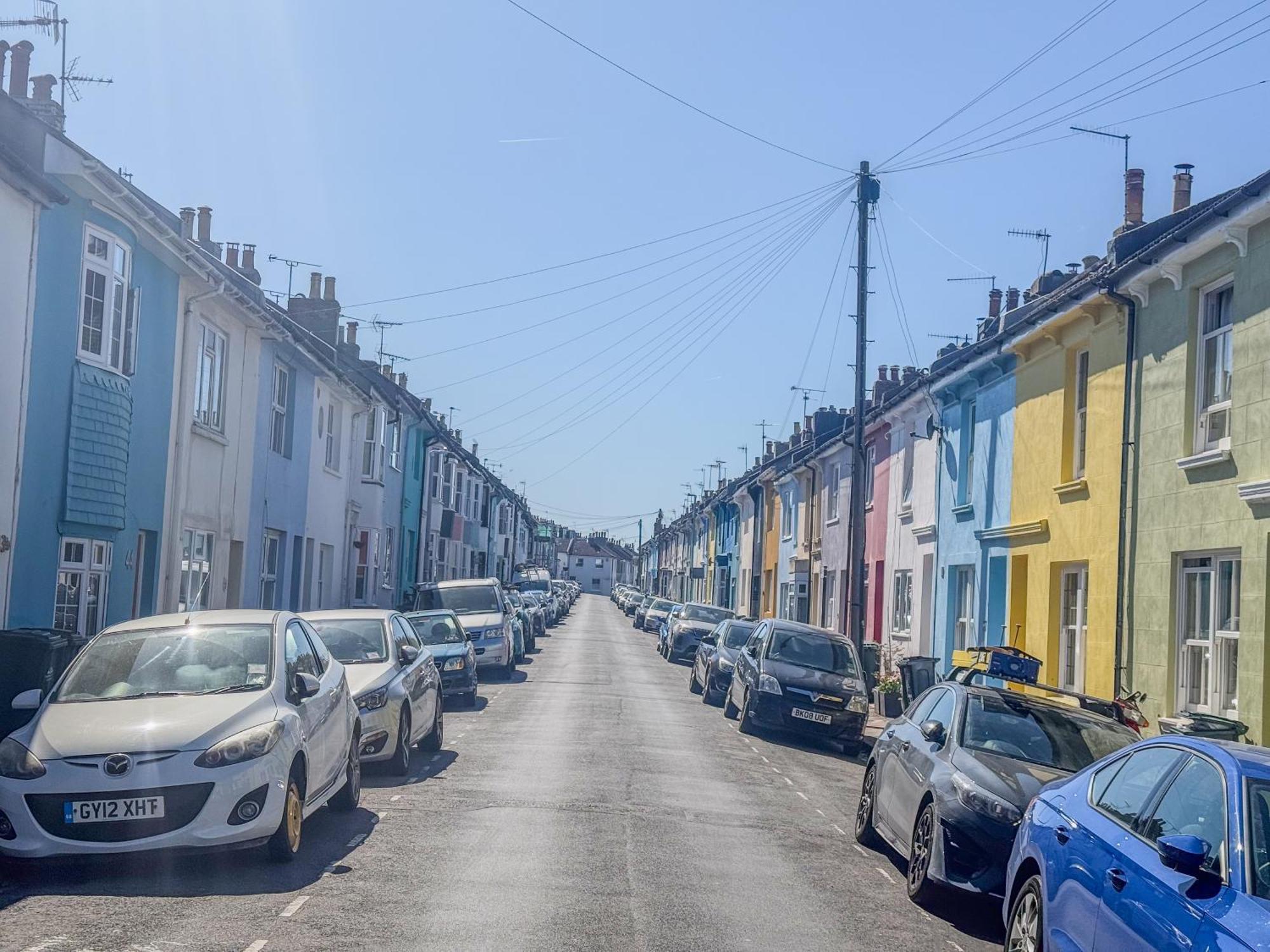Bright And Spacious 2br Maisonette Sleeps 8, Game Room, 5 Mins To And Centre Holiday home *