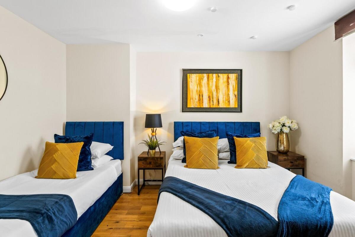 Station 10 Beds - Contractor - - Sleeps 12