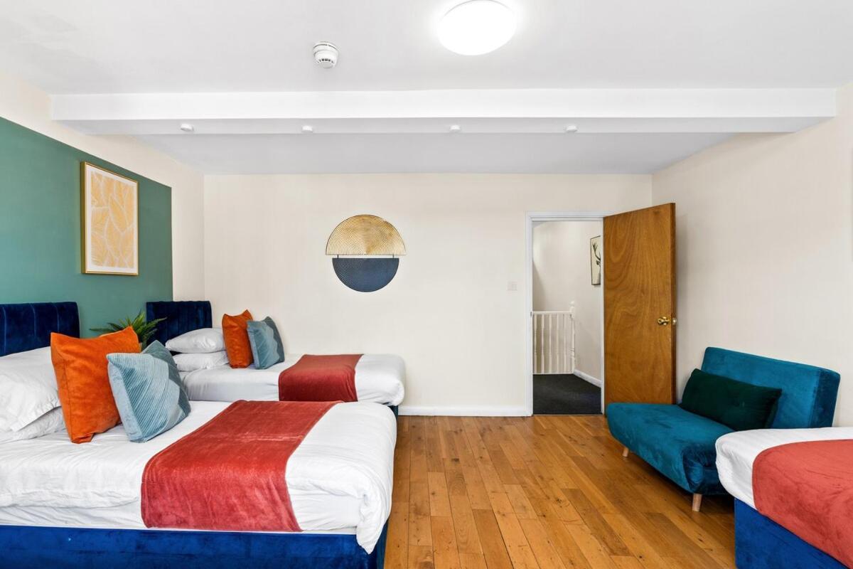 Station 10 Beds - Contractor - - Sleeps 12 *