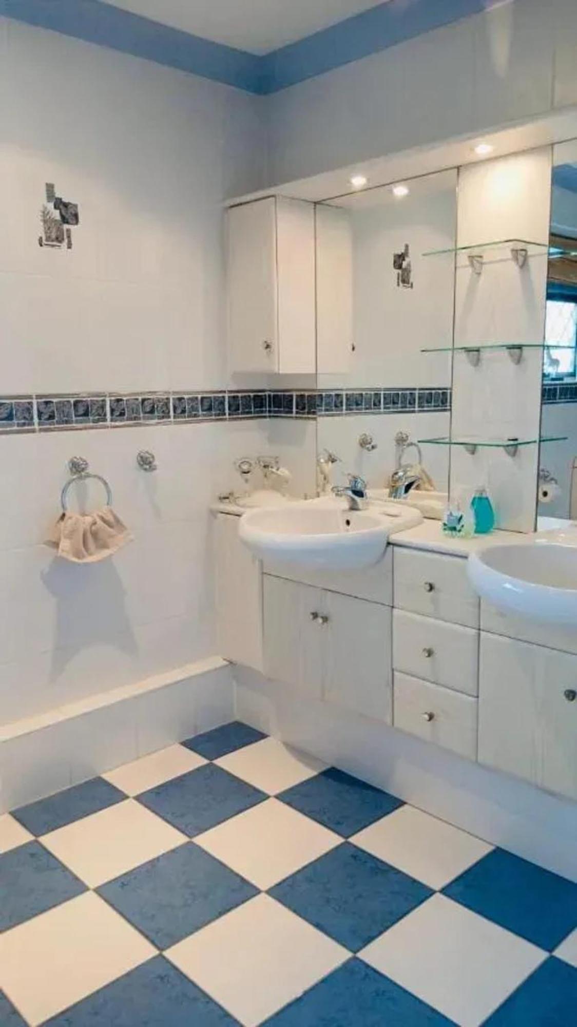Holiday home Maison Spacieuse Pour Famille Pres De Avec Jardin Brighton