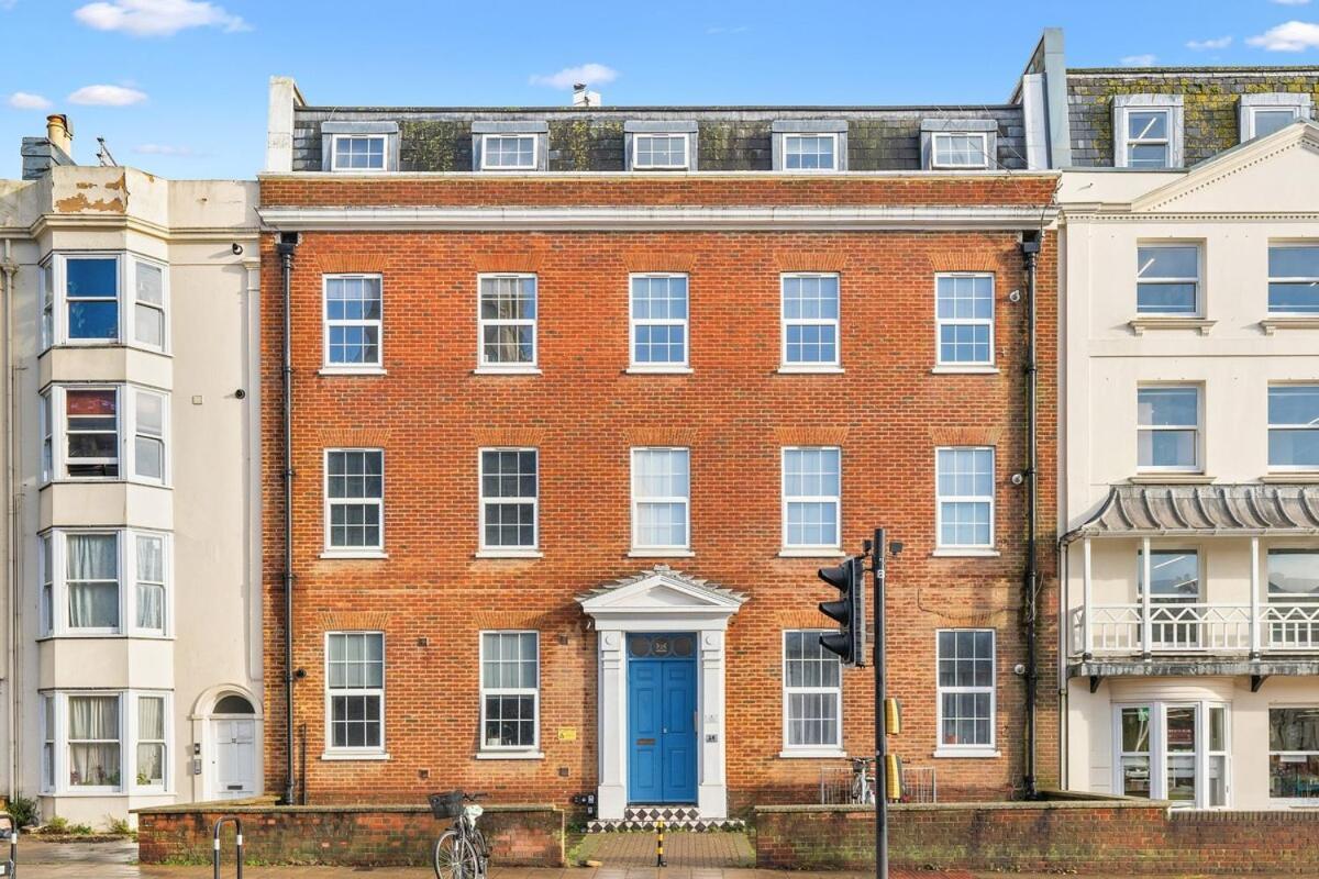 2 Bed Flat * Brighton