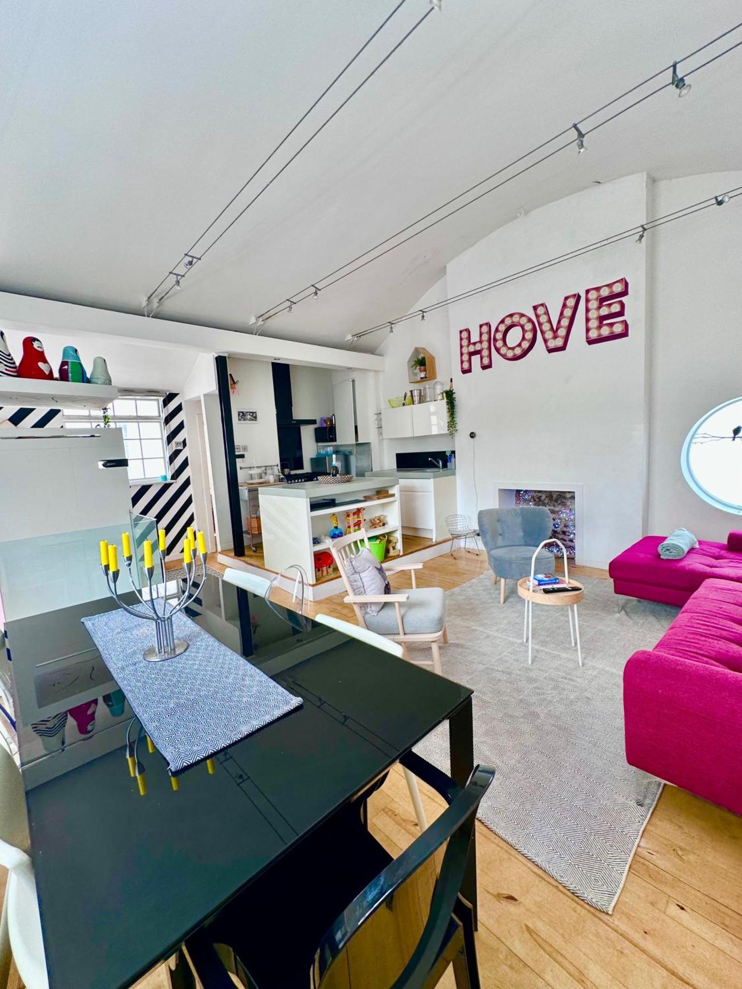 Quirky Seaside Family Walk To The Waves! * Brighton