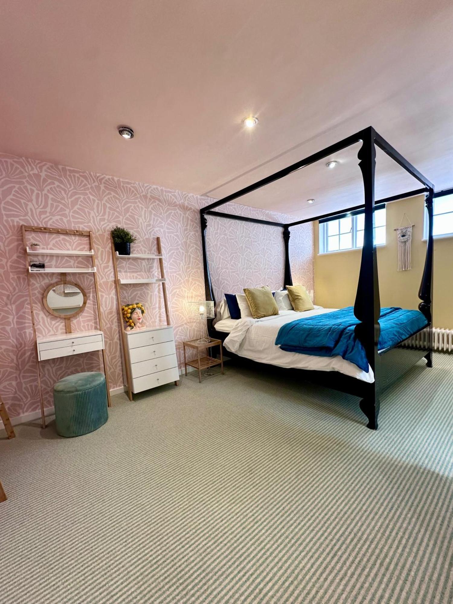 Quirky Seaside Family Walk To The Waves! Holiday home Brighton