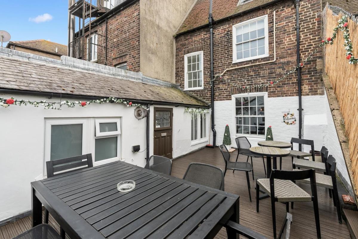 Primal Estates Brighton: Three-bedroom Townhouse With Roof Terrace Apartment