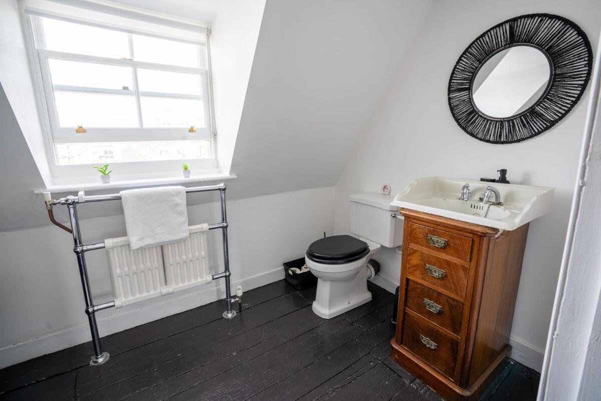 Primal Estates Brighton: Three-bedroom Townhouse With Roof Terrace Apartment *