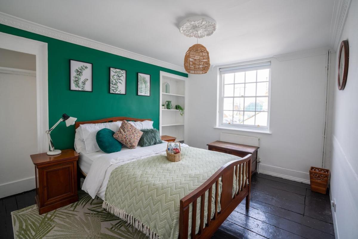 Primal Estates Brighton: Three-bedroom Townhouse With Roof Terrace Apartment *