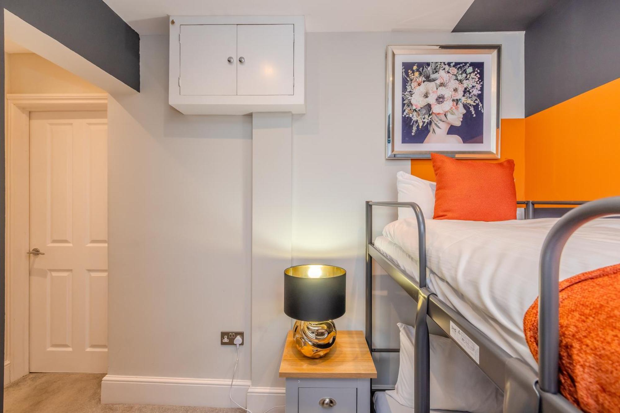 Free Parking I 2 Bedroom Flat With Direct Sea View Apartment *