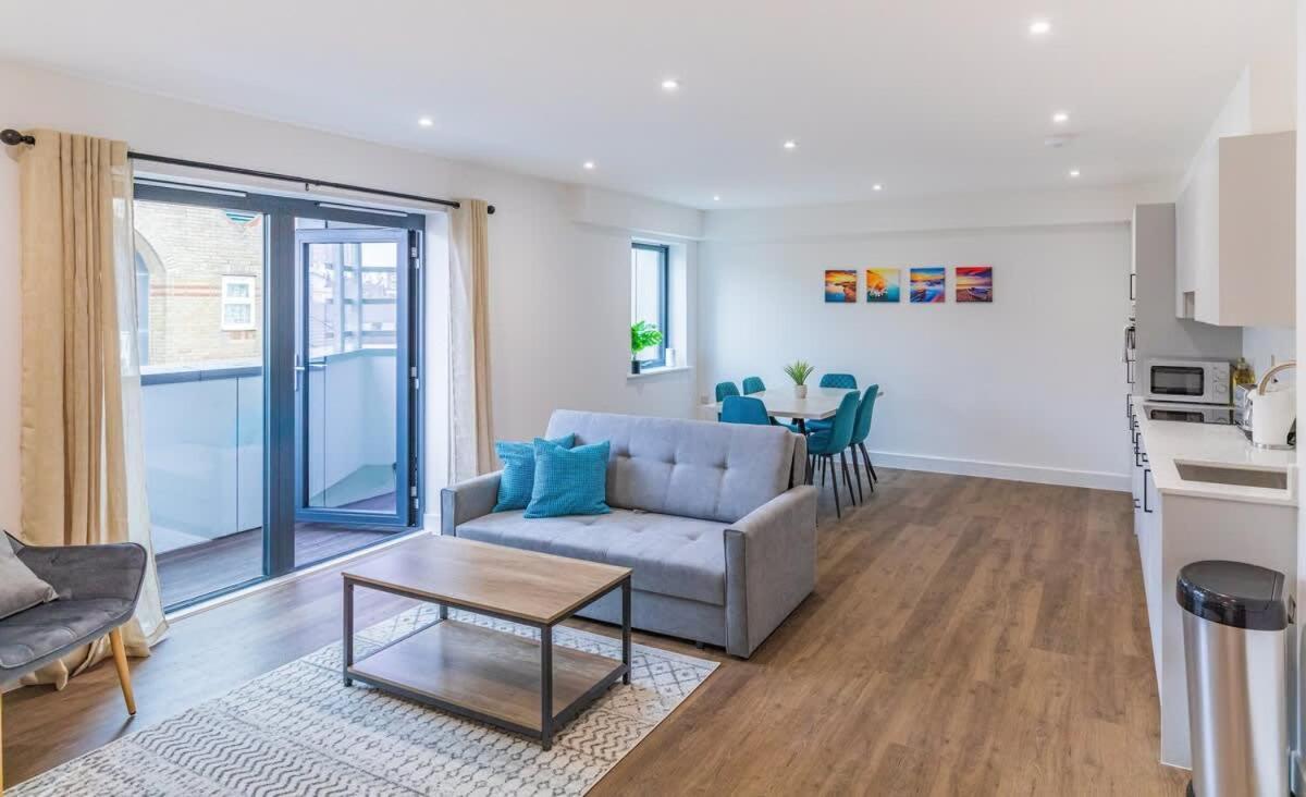 2 Bed 2 Bath Near College, Beach, Hospital - Long Offers