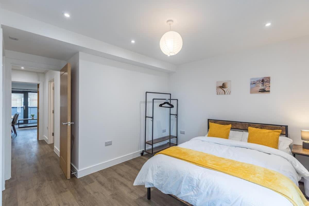 Apartment 2 Bed 2 Bath Near College, Beach, Hospital - Long Offers Brighton