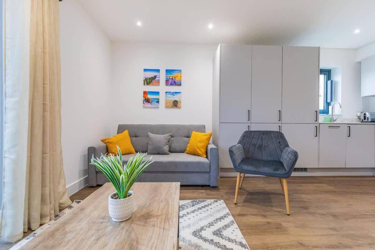 2 Bed 2 Bath Near College, Beach, Hospital - Long Offers Brighton