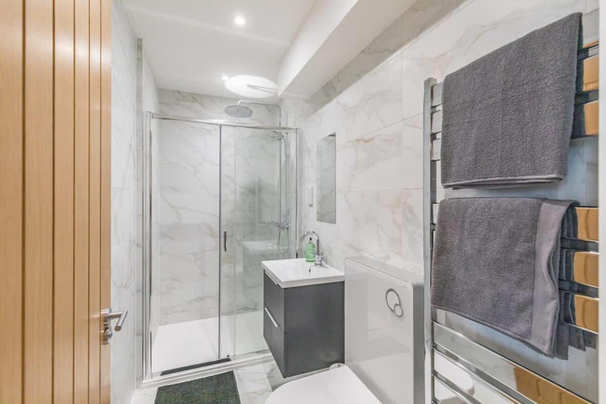 2 Bed 2 Bath Near College, Beach, Hospital - Long Offers Apartment *