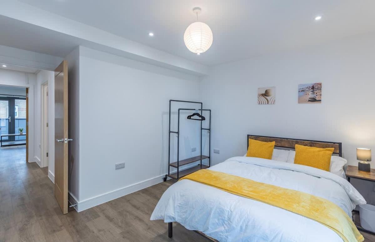 2 Bed 2 Bath Near College, Beach, Hospital - Long Offers