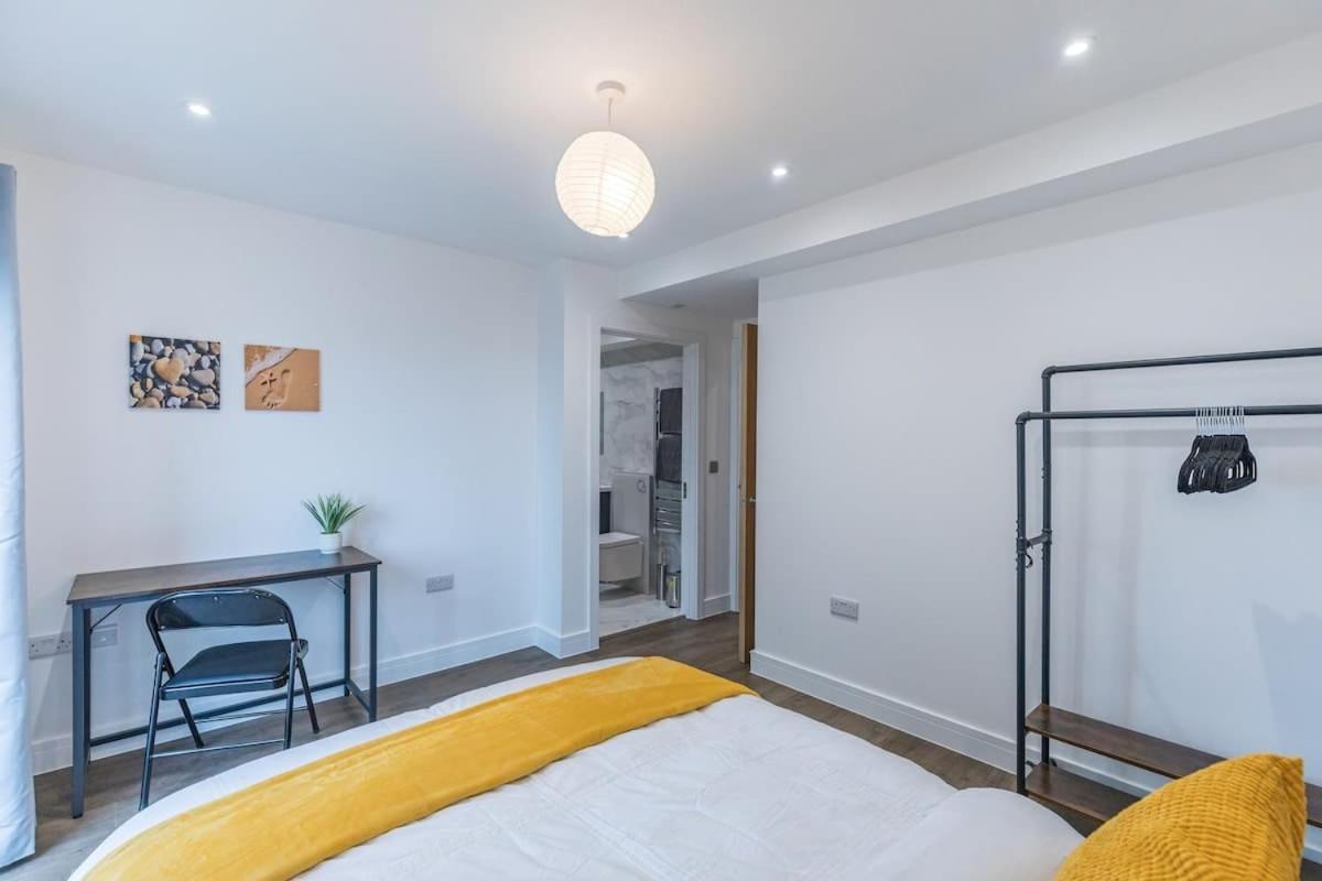 Apartment 2 Bed 2 Bath Near College, Beach, Hospital - Long Offers *