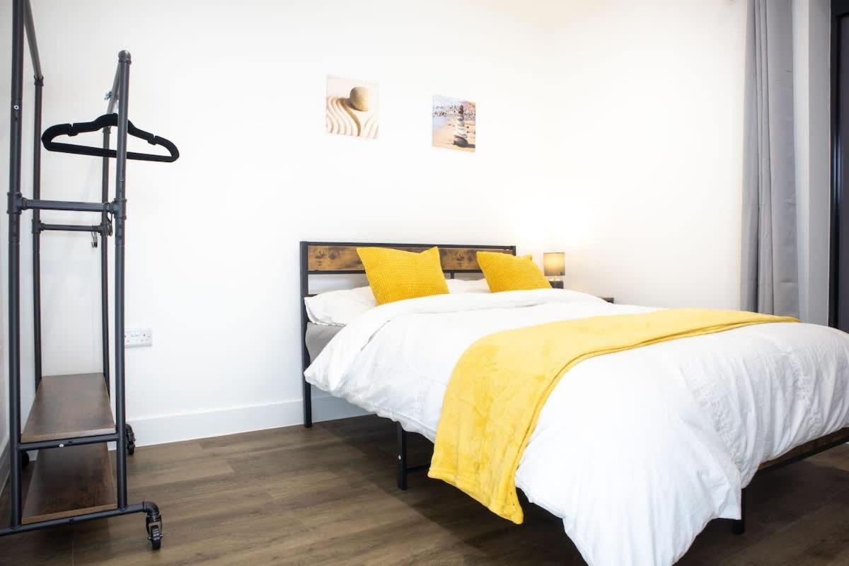 2 Bed 2 Bath Near College, Beach, Hospital - Long Offers *