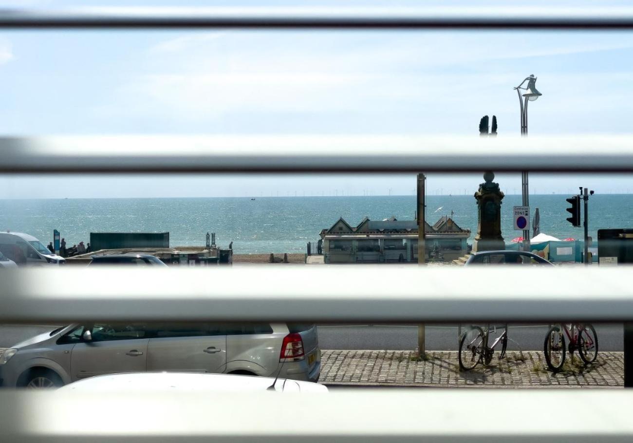 Apartment Deco Seafront - By My Getaways *
