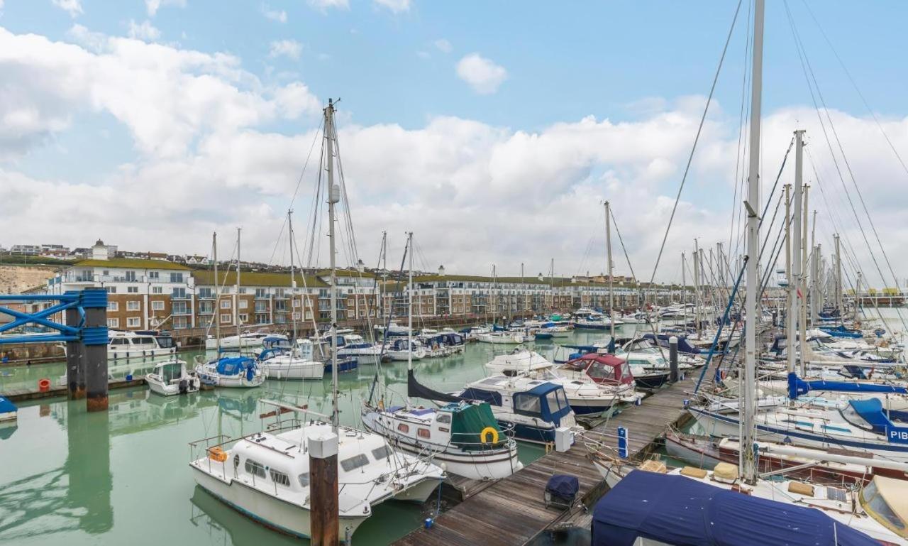 On The Water With Free Parking - By My Getaways *