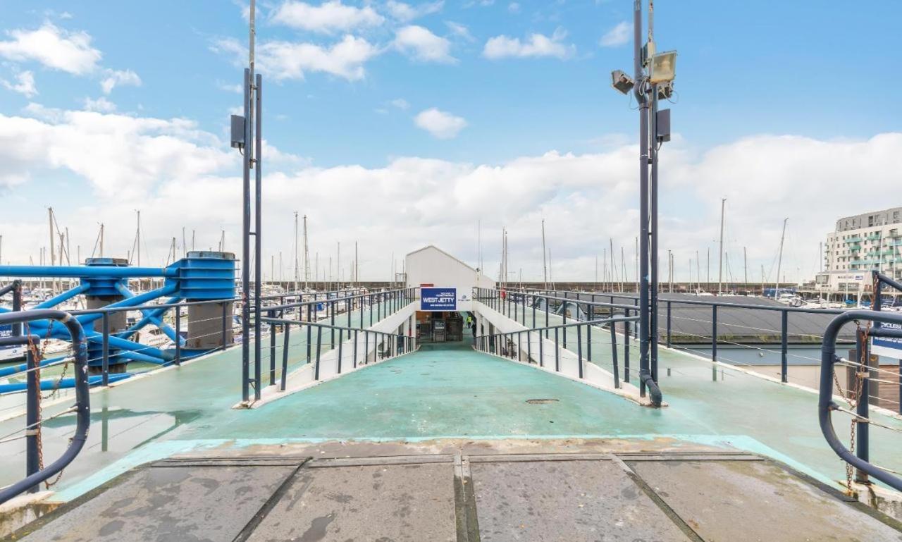 Apartment On The Water With Free Parking - By My Getaways