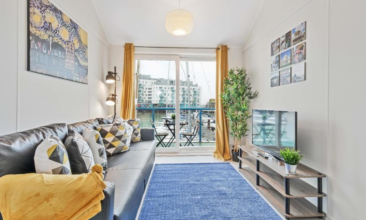 On The Water With Free Parking - By My Getaways Brighton