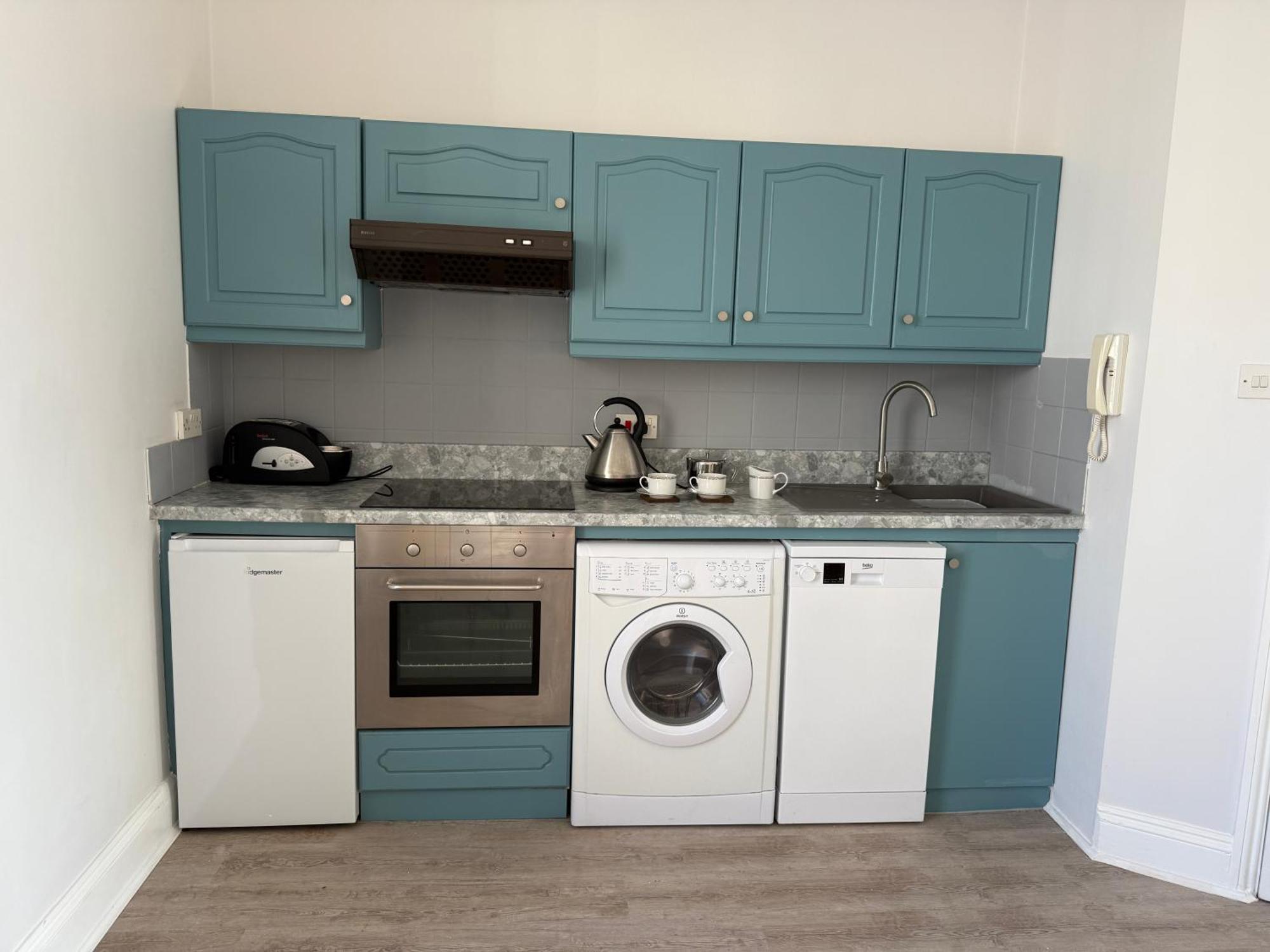 Beautiful L Sea View I Spacious Flat I Sleep 2-3 Guests * Brighton