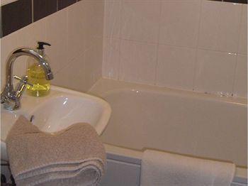 Ei8ht Guest 4*