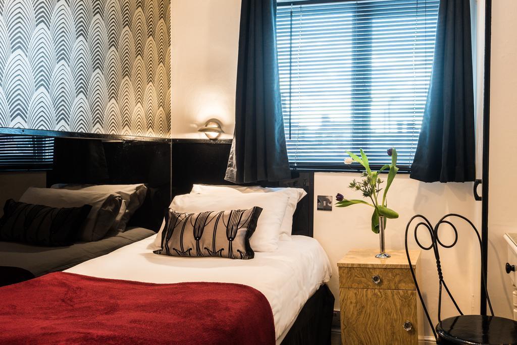 Bed & Breakfast Paskins Town House