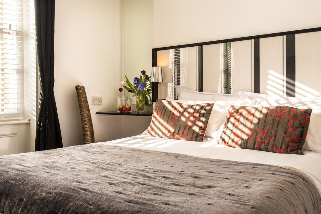 Bed & Breakfast Paskins Town House