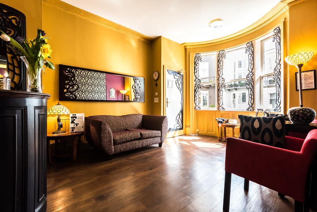 Bed & Breakfast Paskins Town House