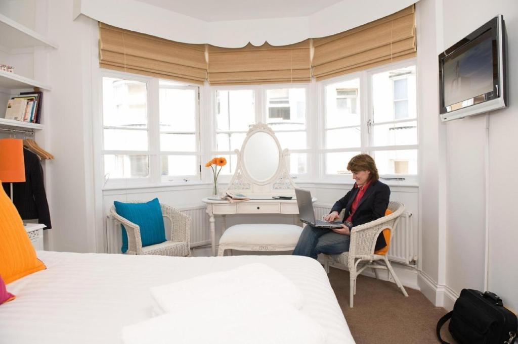 Hotel One Broad Street 3*