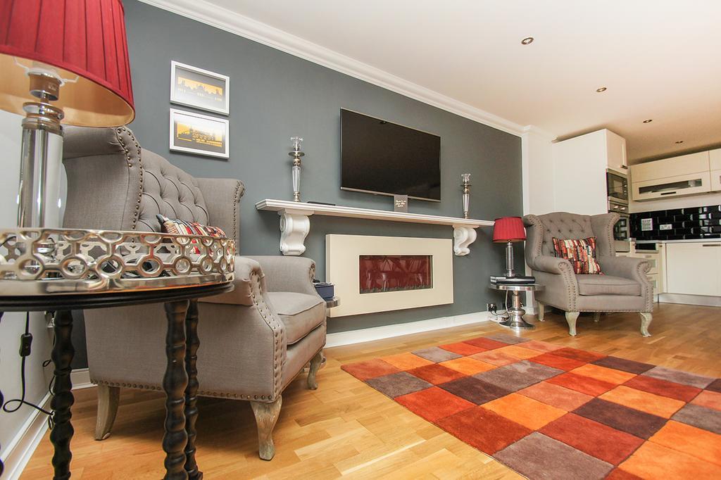 Avalon Balcony Apartment Brighton