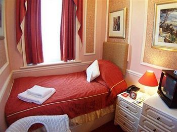 Pavilions 4*