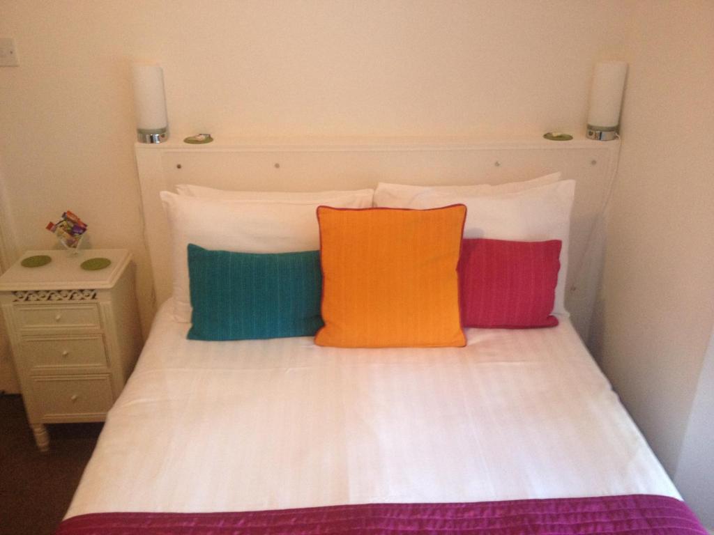One Broad Street 3*