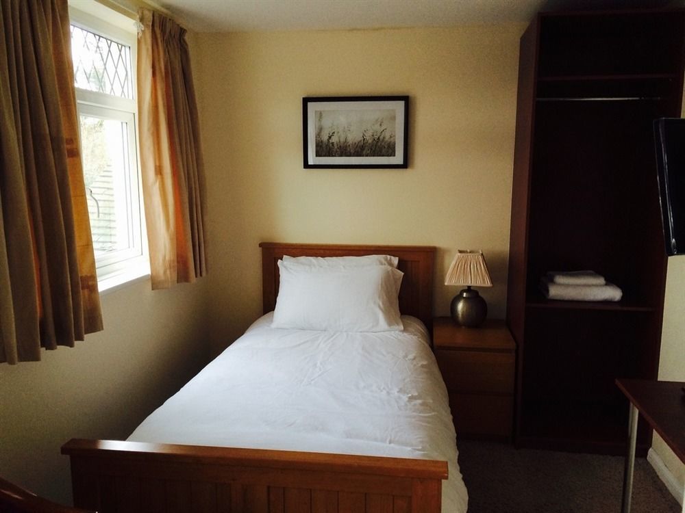 Clifton House 3*