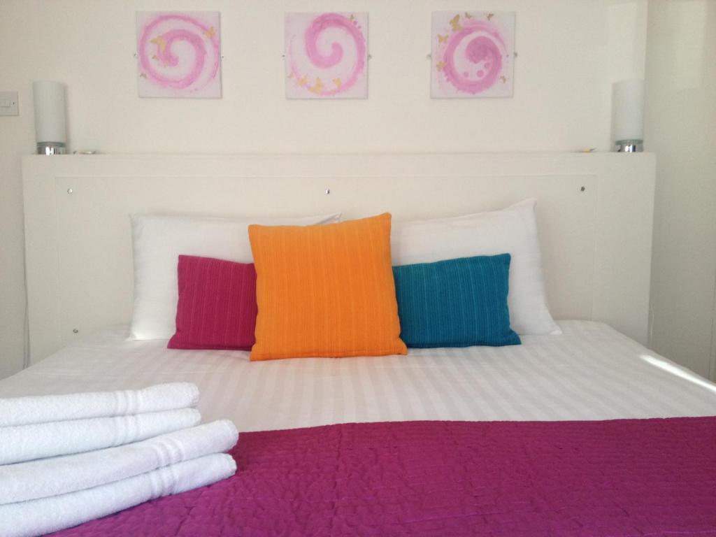 One Broad Street 3*