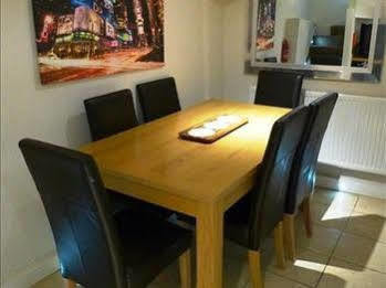 Aparthotel Ei8ht Guest