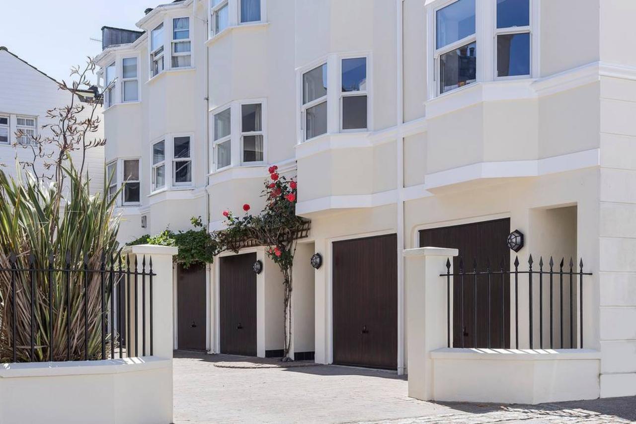 Stunning Townhouse By The Sea *