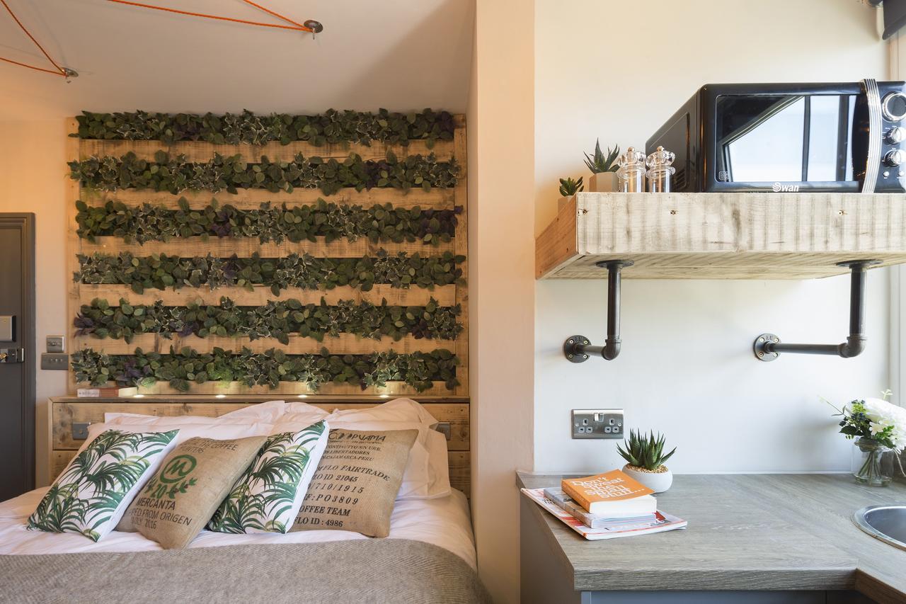 One Broad Street 3*