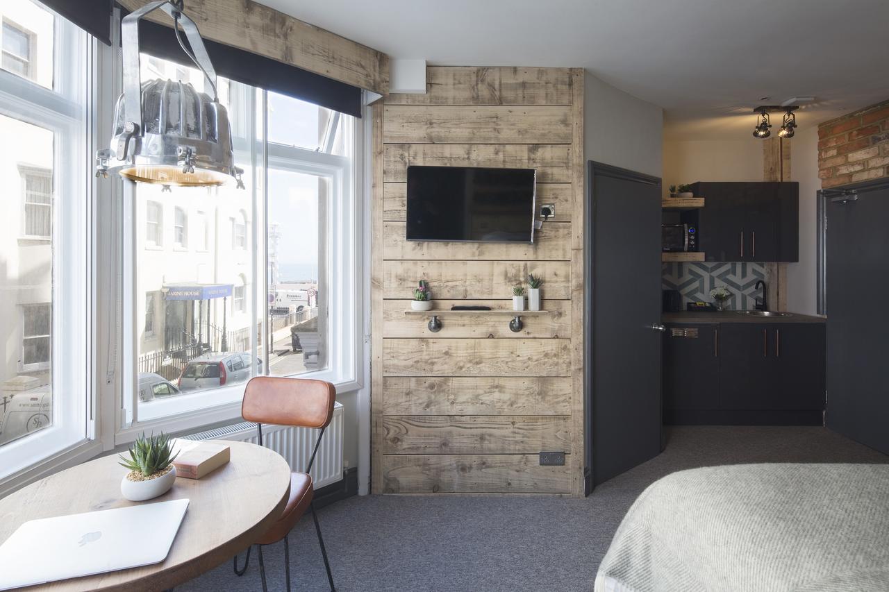 One Broad Street 3*