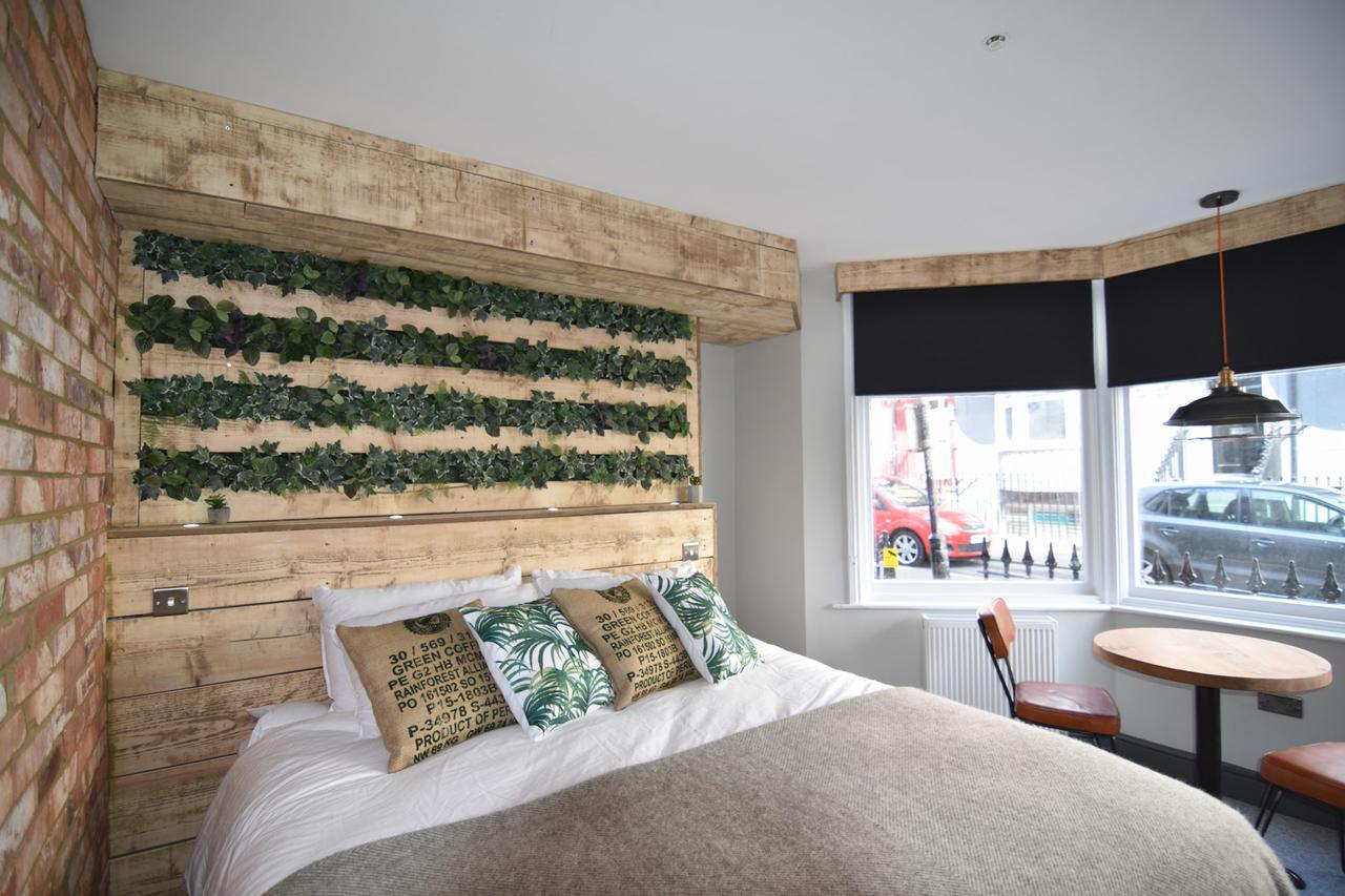 One Broad Street 3*