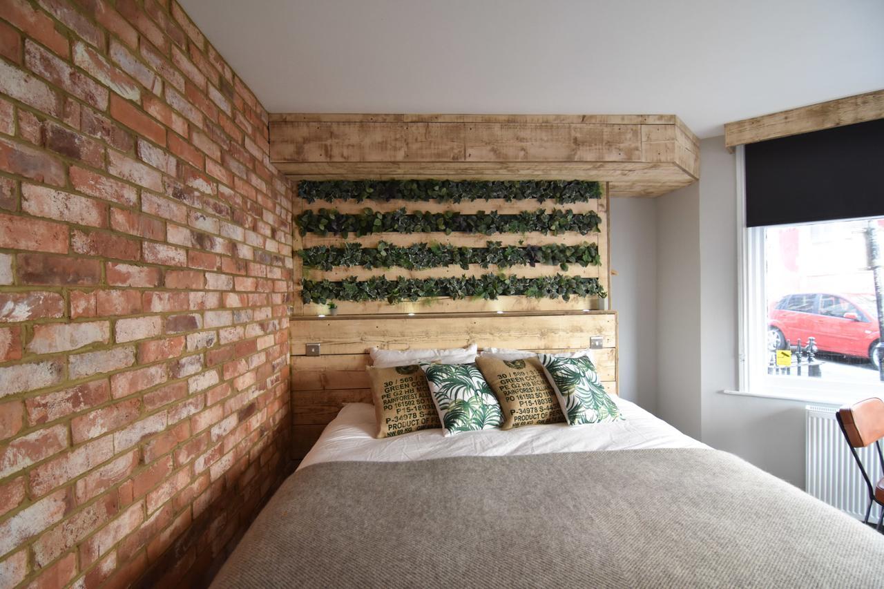 One Broad Street 3*