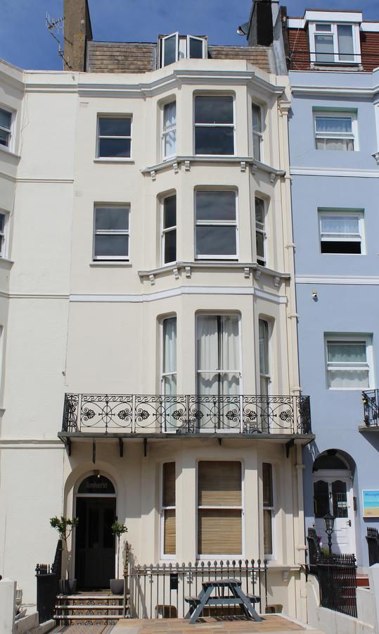 Guest house Amherst 3*