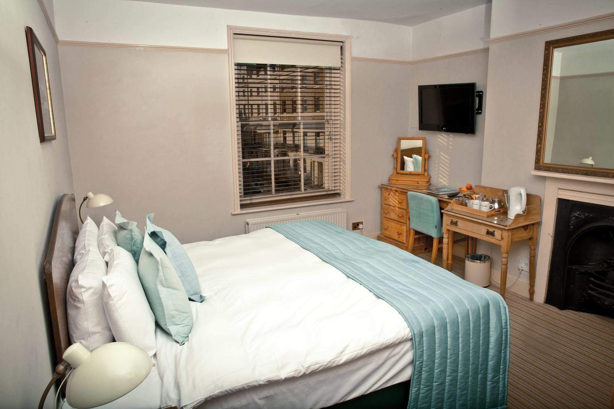 House Bed & Breakfast 4*